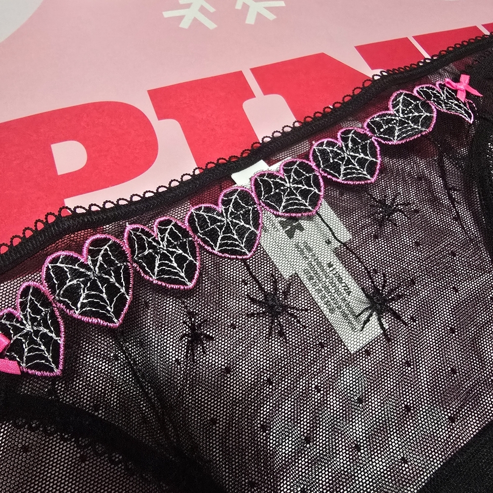 PINK VS Wink Cheeky Spider Web Heart Embroidery Mesh. Black. Size M - Picture 3 of 5